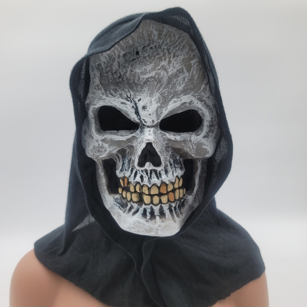 Fun World Hooded Skull Mask Black White Grim Reaper Halloween Costume 93210 2012